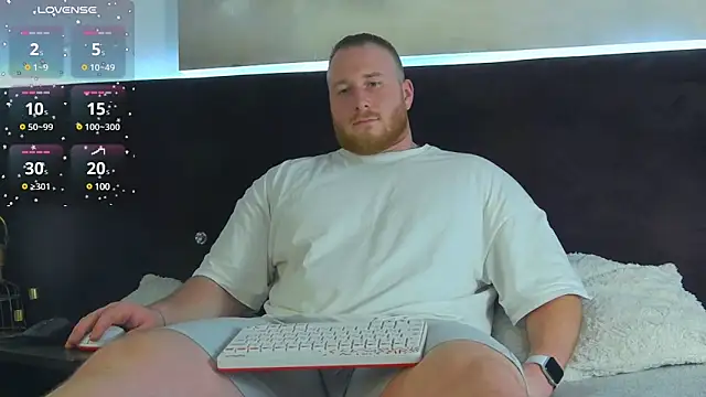 Snapshot of RoddyStill chatting on 01-10-25, 11:00 RoddyStill online show from 01-10-25, 11:00