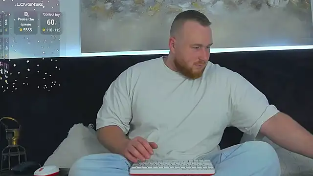 Snapshot of RoddyStill chatting on 03-12-25, 08:08 RoddyStill online show from 03-12-25, 08:08