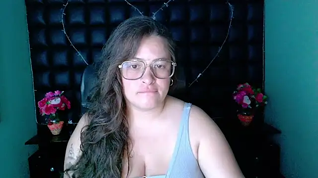 Snapshot of SaraThomso chatting on 12-27-24, 03:20 SaraThomso online show from 12-27-24, 03:20