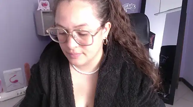 Snapshot of SaraThomso chatting on 12-30-24, 03:14 SaraThomso online show from 12-30-24, 03:14