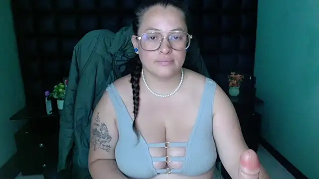 Snapshot of SaraThomso chatting on 02-21-25, 09:13 SaraThomso online show from 02-21-25, 09:13