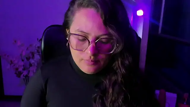 Snapshot of SaraThomso chatting on 09-09-25, 03:28 SaraThomso online show from 09-09-25, 03:28