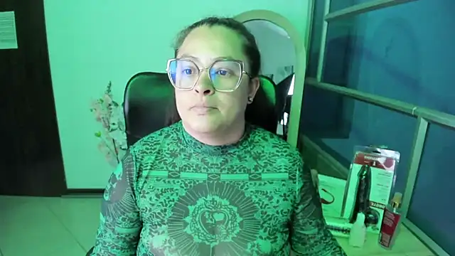 Snapshot of SaraThomso chatting on 09-10-25, 03:17 SaraThomso online show from 09-10-25, 03:17