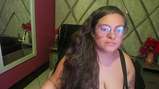 Snapshot of SaraThomso chatting on 10-01-25, 03:45 SaraThomso online show from 10-01-25, 03:45