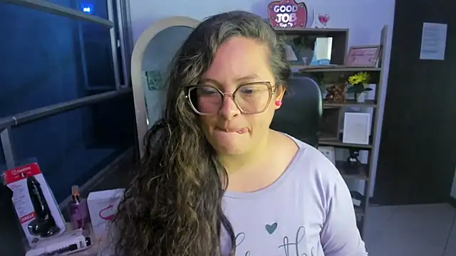 Snapshot of SaraThomso chatting on 11-13-25, 03:27 SaraThomso online show from 11-13-25, 03:27