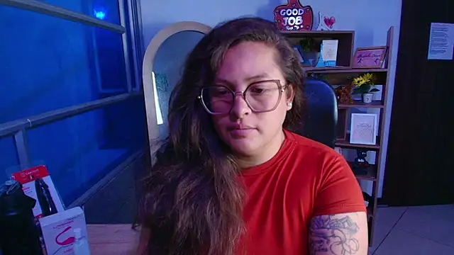 Snapshot of SaraThomso chatting on 11-19-25, 03:28 SaraThomso online show from 11-19-25, 03:28