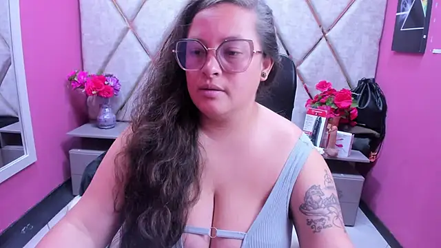 Snapshot of SaraThomso chatting on 11-27-25, 02:19 SaraThomso online show from 11-27-25, 02:19