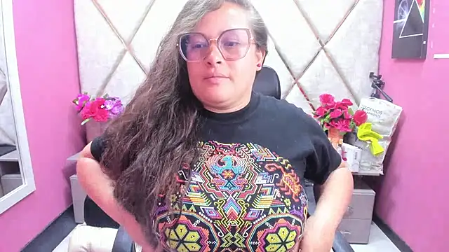 Snapshot of SaraThomso chatting on 11-29-25, 01:58 SaraThomso online show from 11-29-25, 01:58