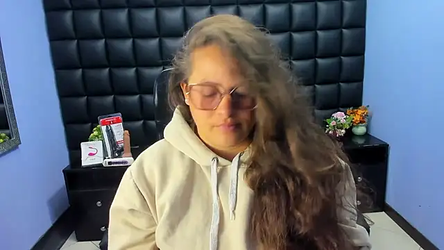 Snapshot of SaraThomso chatting on 01-09-26, 02:42 SaraThomso online show from 01-09-26, 02:42