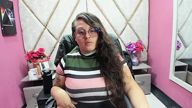 Snapshot of SaraThomso chatting on 01-13-26, 02:33 SaraThomso online show from 01-13-26, 02:33