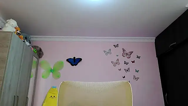 caroline jonson online show from 10-10-25, 04:39