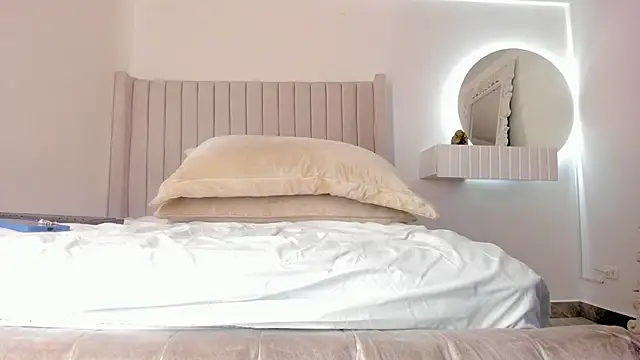 Shelynna azzul online show from 01-28-25, 07:42