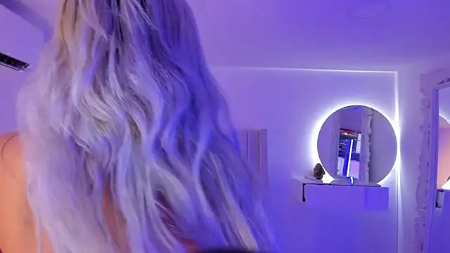 Snapshot of Shelynna_azzul chatting on 02-28-25, 02:53 Shelynna azzul online show from 02-28-25, 02:53