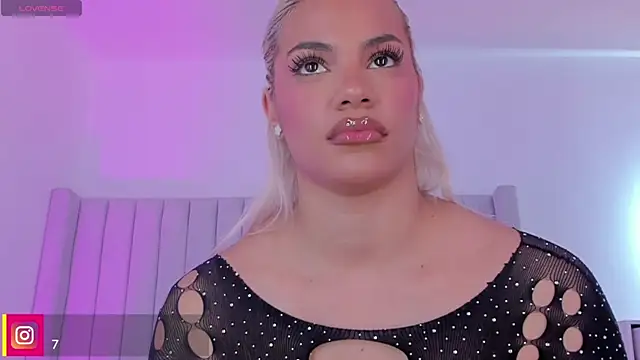 Shelynna azzul online show from 11-06-25, 07:37