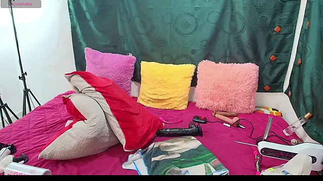 Snapshot of CrazyDirty_Barbarian chatting on 10-25-25, 11:43 CrazyDirty Barbarian online show from 10-25-25, 11:43