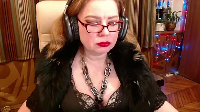 Miss Tress online show from 12-14-25, 10:36