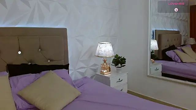 Gwen drew online show from 02-13-26, 01:18