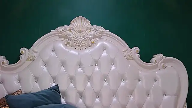 Snapshot of ArielBurn chatting on 09-15-25, 12:21 ArielBurn online show from 09-15-25, 12:21