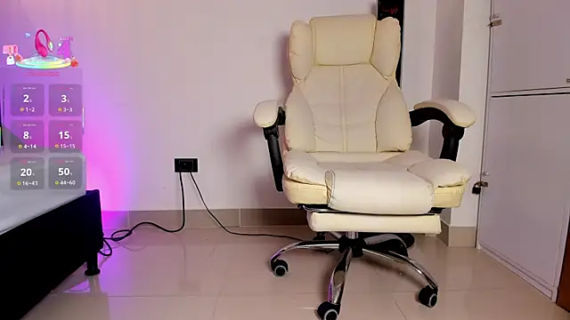 AllisonRoberts  online show from 10-06-25, 07:44