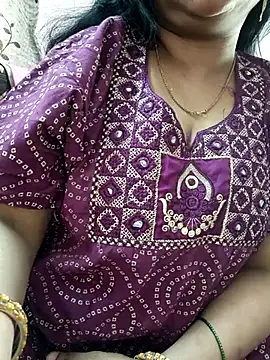 Snapshot of cuteyqueen chatting on 01-10-26, 07:32 cuteyqueen online show from 01-10-26, 07:32