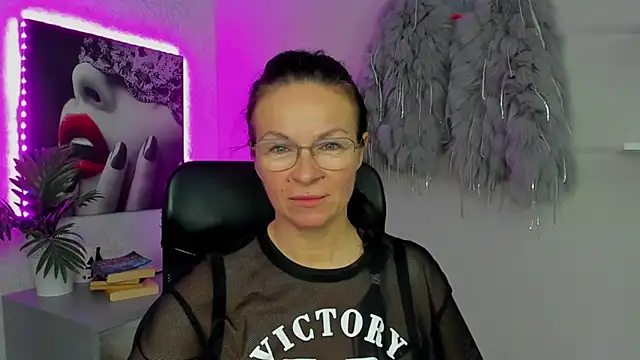 HelenLuxx online show from 10-17-25, 06:38