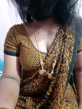 Snapshot of louise92 chatting on 06-15-26, 05:42 louise92 online show from 06-15-26, 05:42