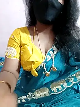Snapshot of louise92 chatting on 06-19-26, 07:12 louise92 online show from 06-19-26, 07:12