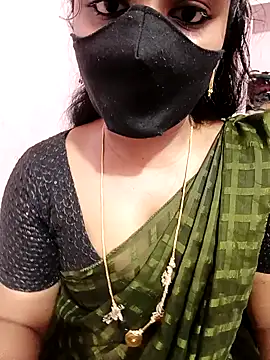 Snapshot of louise92 chatting on 07-12-26, 01:02 louise92 online show from 07-12-26, 01:02