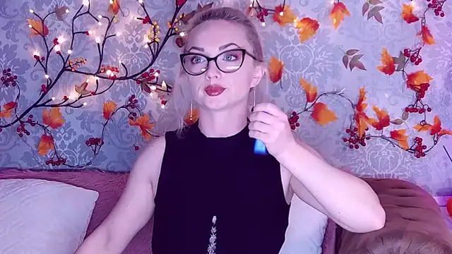 EllianaReese online show from 11-19-25, 04:01