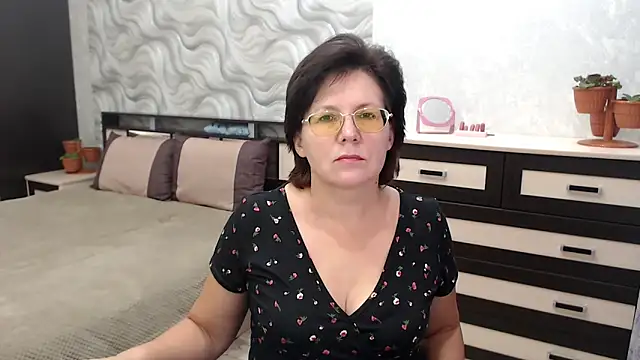 Snapshot of VitaCharm chatting on 12-02-24, 09:06 VitaCharm online show from 12-02-24, 09:06