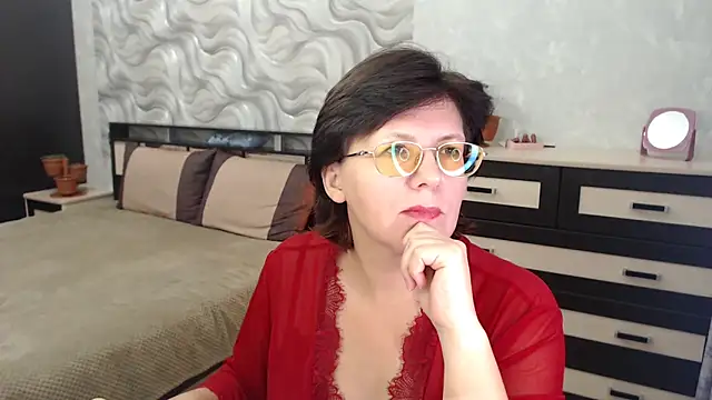 Snapshot of VitaCharm chatting on 12-10-24, 08:27 VitaCharm online show from 12-10-24, 08:27