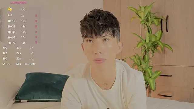 Snapshot of FabianPriince chatting on 10-02-25, 07:32 FabianPriince online show from 10-02-25, 07:32