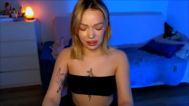 Snapshot of Lily_Yin chatting on 11-30-25, 05:11 Lily Yin online show from 11-30-25, 05:11