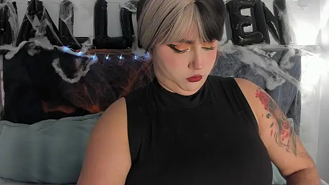 Snapshot of Karmilla_Rosse chatting on 10-14-25, 10:27 Karmilla Rosse online show from 10-14-25, 10:27