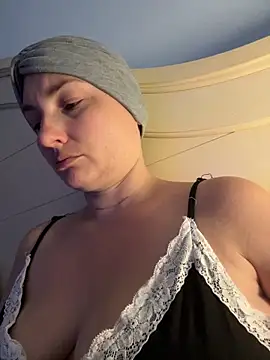 MilfyMrsRobinson online show from 05-26-26, 10:17