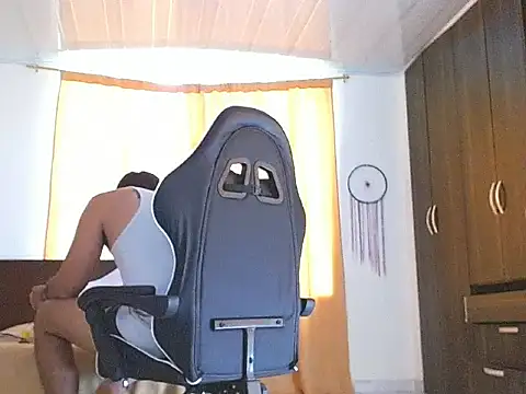 aronmiller404 online show from 01-10-25, 07:11