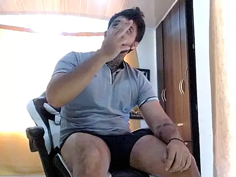 aronmiller404 online show from 05-02-26, 12:54