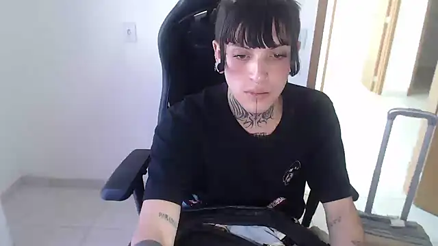 charlotbelucci  online show from 10-01-25, 05:52