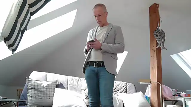 maxmueller321 online show from 03-23-26, 09:02