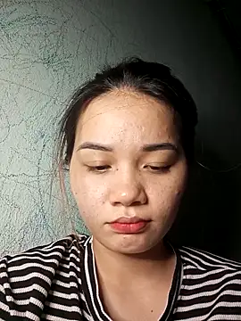 Ngoc-Trinh online show from 10-25-25, 04:46