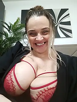 Snapshot of hugebobbs chatting on 01-19-26, 08:18 hugebobbs online show from 01-19-26, 08:18