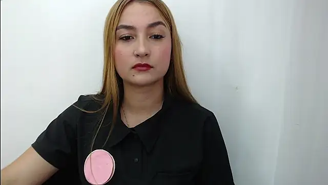 salome  lopez  online show from 11-07-25, 02:39