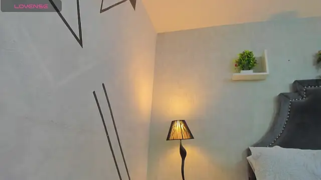 Snapshot of AnntoniaWood chatting on 12-20-24, 01:00 AnntoniaWood online show from 12-20-24, 01:00