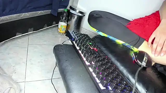 Snapshot of guy_master chatting on 12-06-24, 07:56 guy master online show from 12-06-24, 07:56