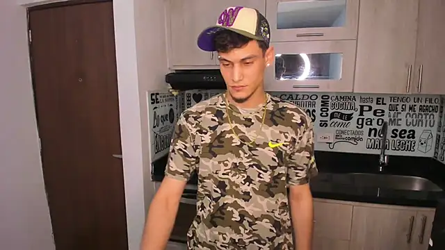 Snapshot of guy_master chatting on 12-24-24, 01:49 guy master online show from 12-24-24, 01:49