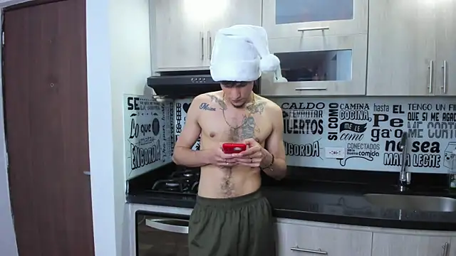 Snapshot of guy_master chatting on 12-24-24, 11:11 guy master online show from 12-24-24, 11:11