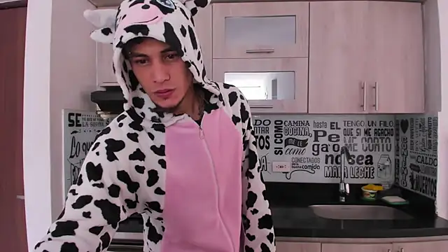 Snapshot of guy_master chatting on 12-27-24, 04:21 guy master online show from 12-27-24, 04:21