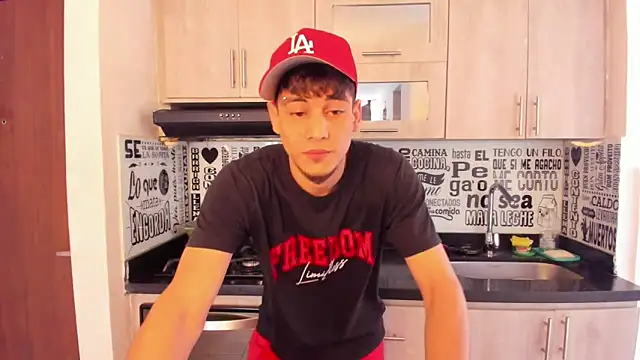 Snapshot of guy_master chatting on 12-28-24, 04:41 guy master online show from 12-28-24, 04:41