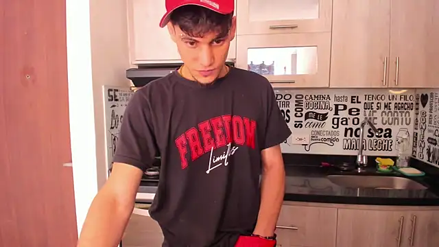 Snapshot of guy_master chatting on 12-28-24, 07:43 guy master online show from 12-28-24, 07:43