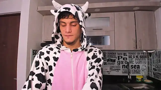 Snapshot of guy_master chatting on 12-29-24, 04:38 guy master online show from 12-29-24, 04:38